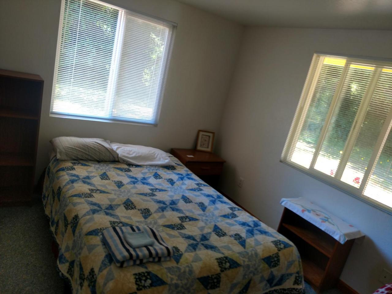 Lakeside Hostel & Guest House Crescent City Exterior photo